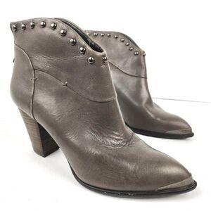 B. Makowsky Quincy Gray Soft Leather Studded Ankle Boots Booties Womens Size 7